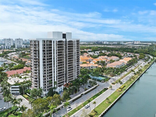 Building Photo - 3600 Yacht Club Dr