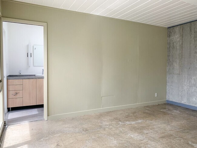 Building Photo - Custom Designed Modern 3 Bedroom Eicher in Palo Alto!