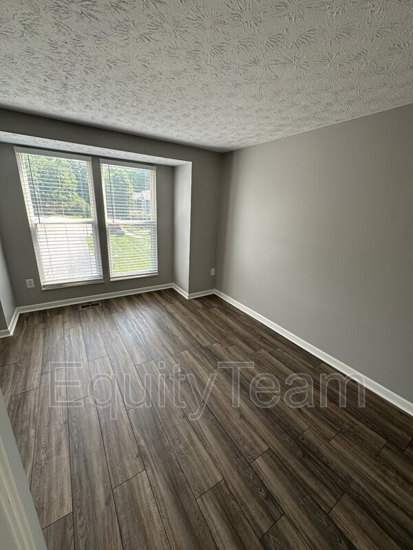 Building Photo - 753 Woodlyn Dr S