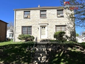 Building Photo - 515 N 65th St