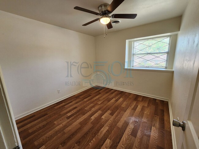Building Photo - 29 Brookview Dr