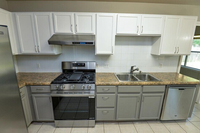 Building Photo - 2109 Kimra Ln