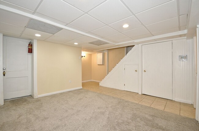 Building Photo - Triplex