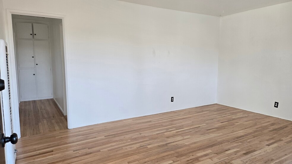 Building Photo - 3554 Locke Ave