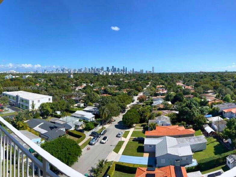 Building Photo - 2425 SW 27th Ave