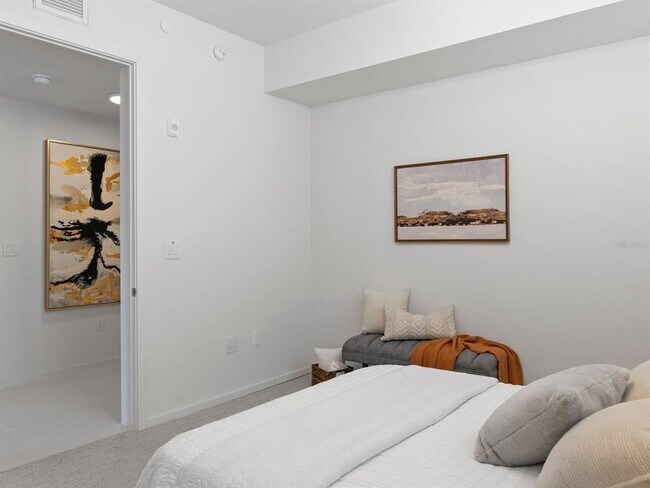 Building Photo - 1020 Sunset Point Rd