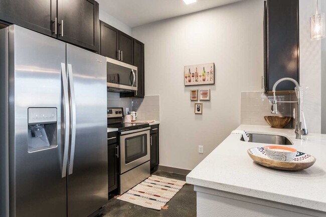 Building Photo - 1111 N Durham Dr