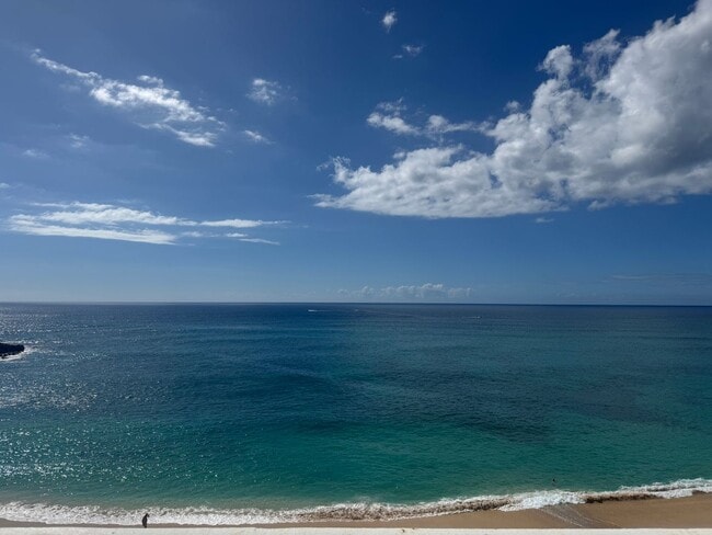 Building Photo - Oceanfront 1 Bedroom, 1 Bath - Makaha Beach Cabanas (Unfurnished)