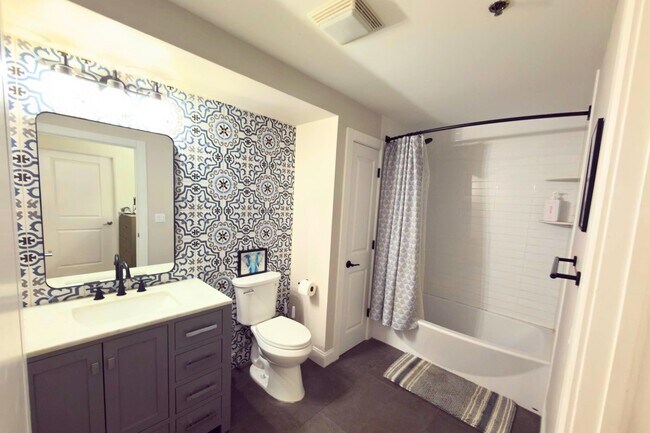 Building Photo - 5711 Jefferson St