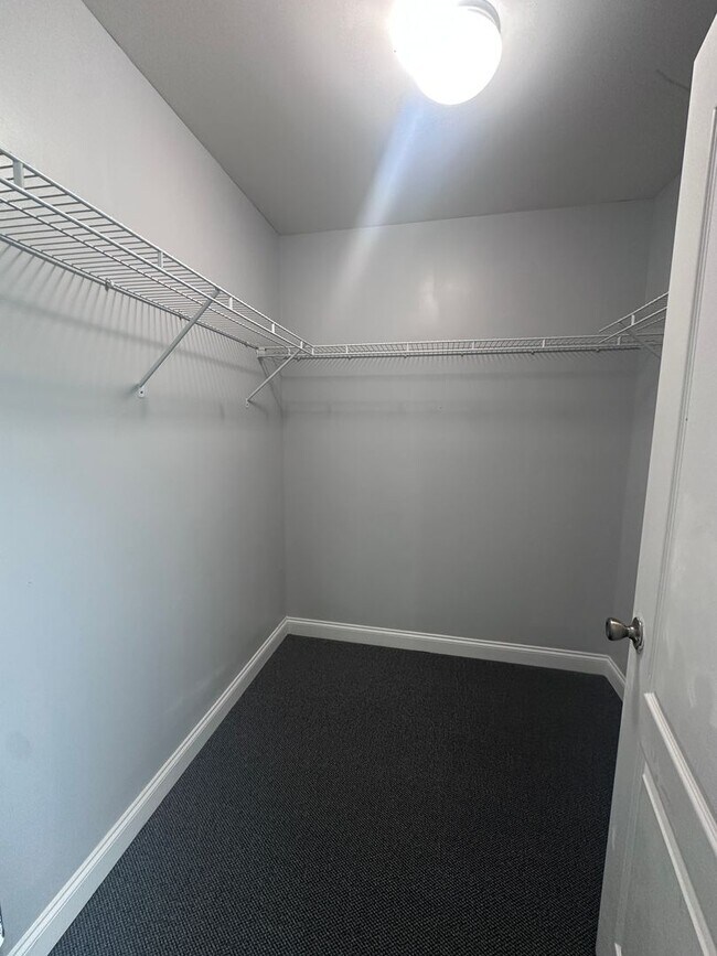 Building Photo - Bannon Crossings 3 bed, 2.5 half bath house with basement