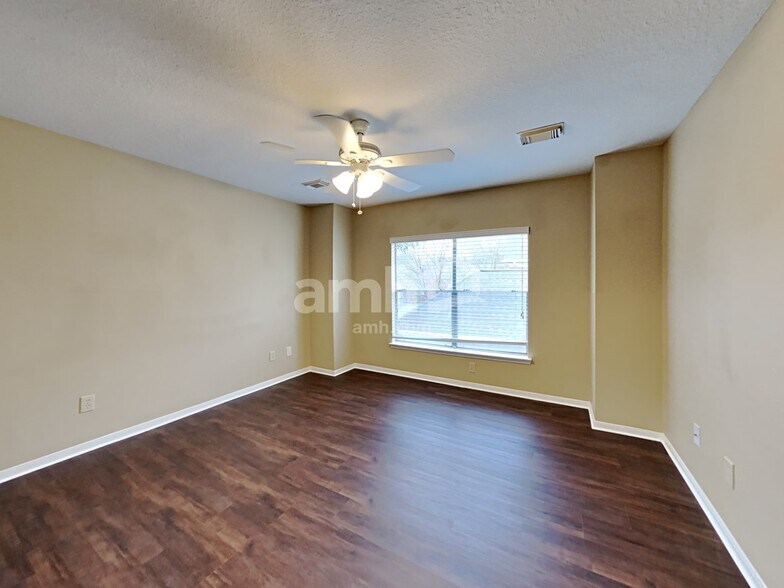 Building Photo - 2903 Linda Dr