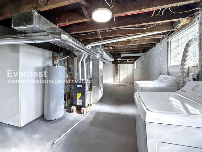 Building Photo - 6073 Linwood St