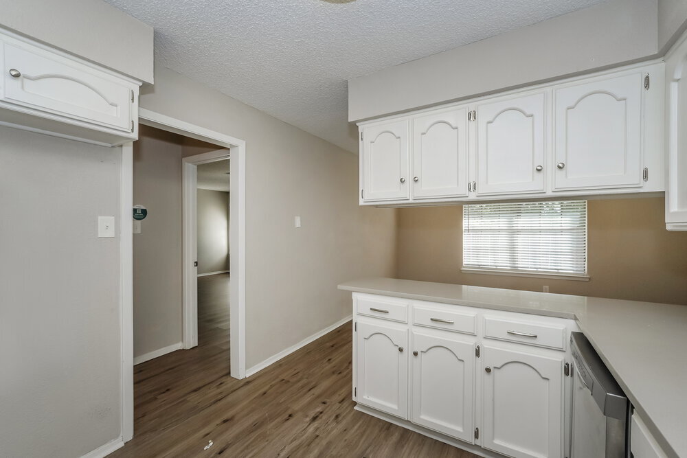 Building Photo - 5732 Bermuda Dr