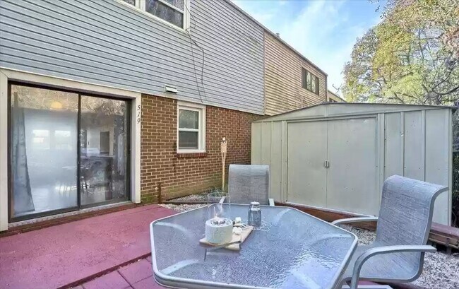 Building Photo - 519 St Marys Dr