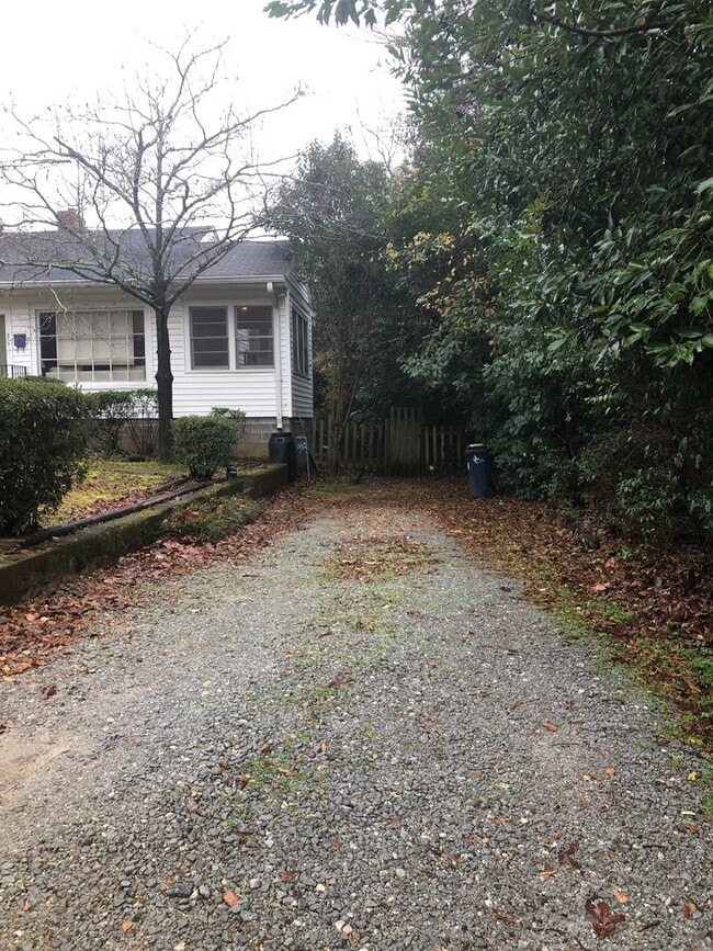 Building Photo - 475 Woodlawn Ave