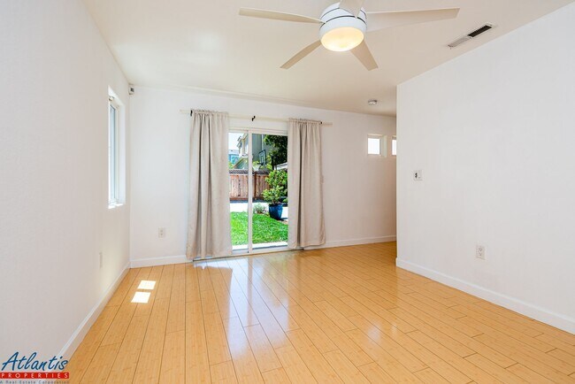Building Photo - Beautiful Home | Premium Finishes | Desira...