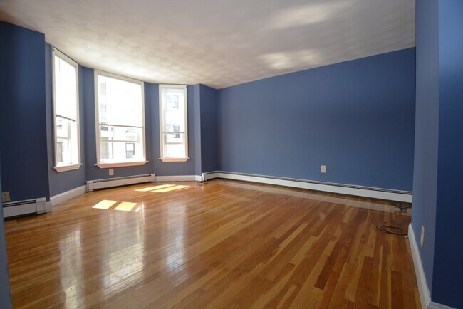 Building Photo - 98 Emerson St
