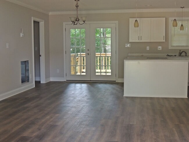 Building Photo - NOW AVAILABLE-  Charming Home in Maryville City!