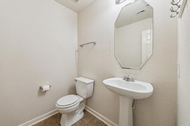 Building Photo - 431 Mantova Dr
