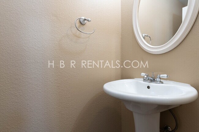 Building Photo - Charming Corner Haven: 3BR/2.5BA with Modern Upgrades in Tracy, CA