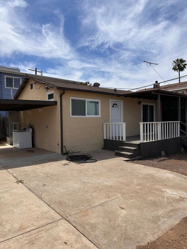 Building Photo - Fully Renovated 2 Bedroom Beach House! MUS...