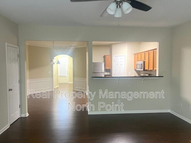 Building Photo - 2031 Lakeshore Overlook Dr