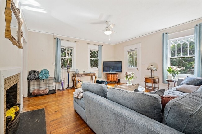Building Photo - Prime UNC Location – 2BR Home Across from UNC Public Health