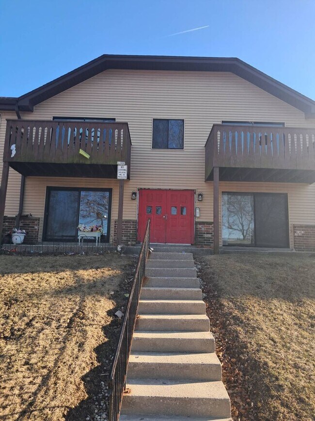 Building Photo - 6011 W Port Ave