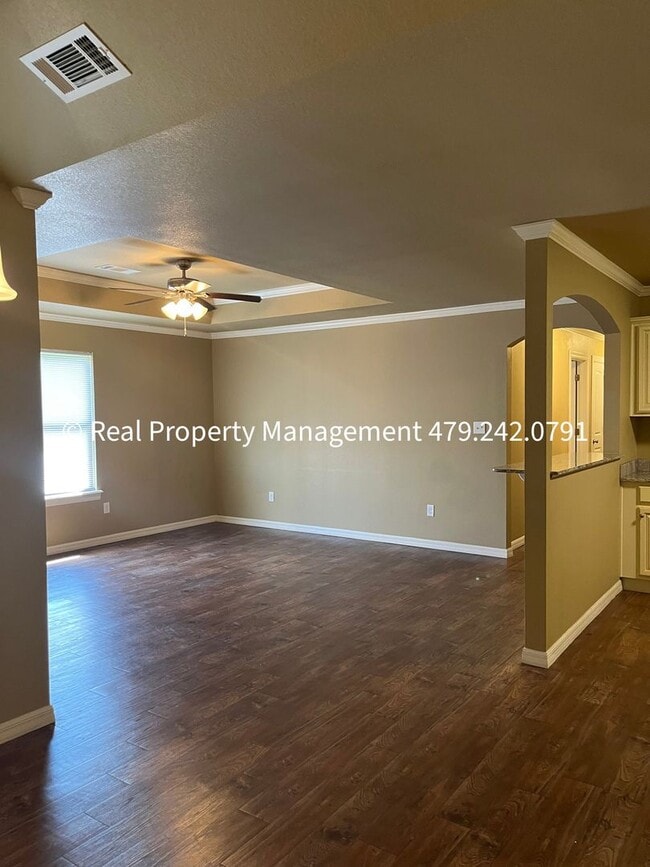 Building Photo - Very Nice 3B/2B Duplex Available NOW!