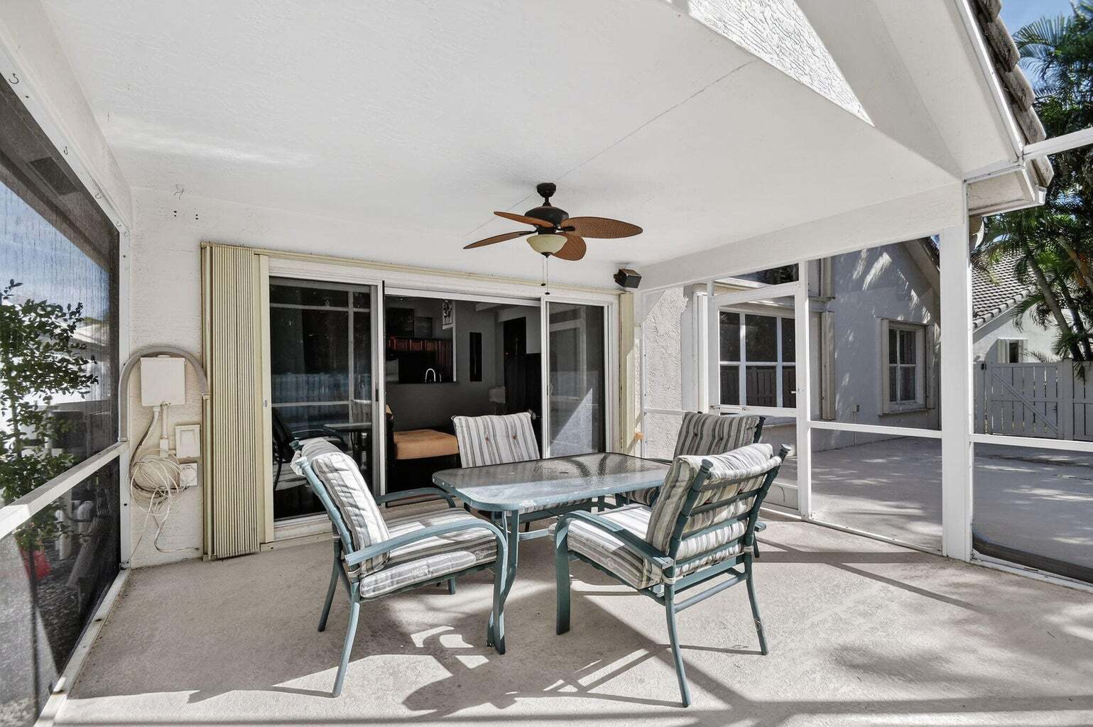 Building Photo - 2725 Pointe Cir