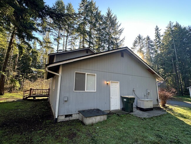 Building Photo - Beautiful 3-Bedroom Home in Gated Clearwood Community!