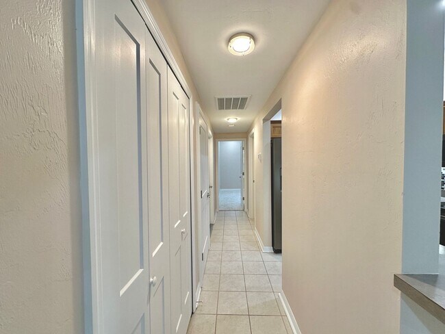 Building Photo - Beautifully Updated 2BR/2BA Corner Lot Home in Mill Pond – Monticello