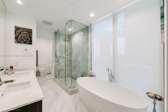 Building Photo - 480 NE 31st St