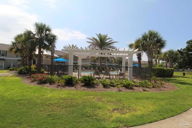 Building Photo - 310 S F St