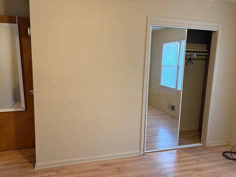 Bedroom - 5713 Norledge Ave