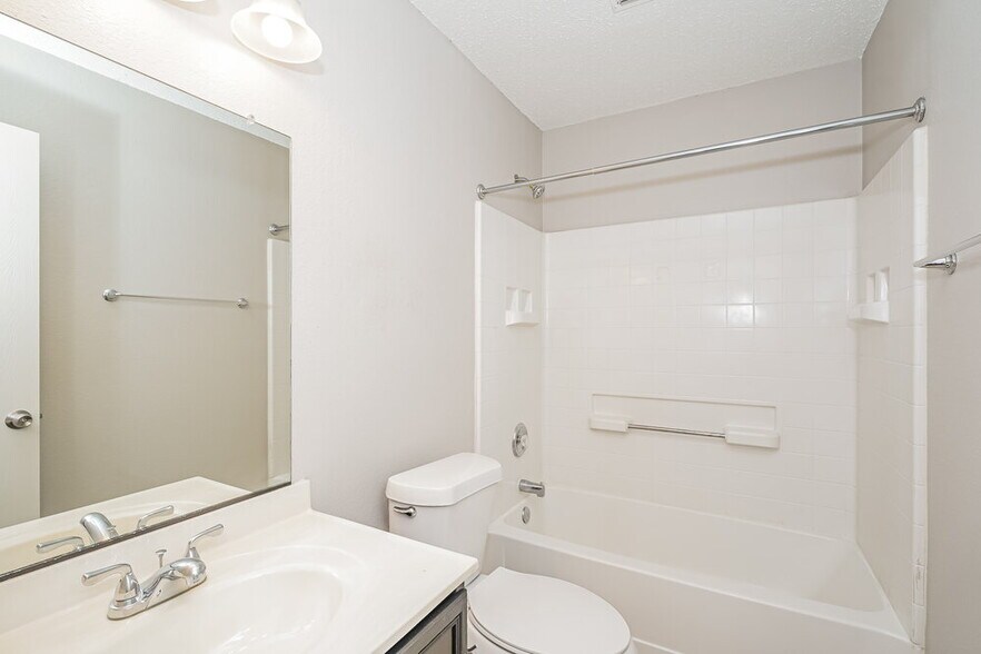 Building Photo - 105 Teal Rd