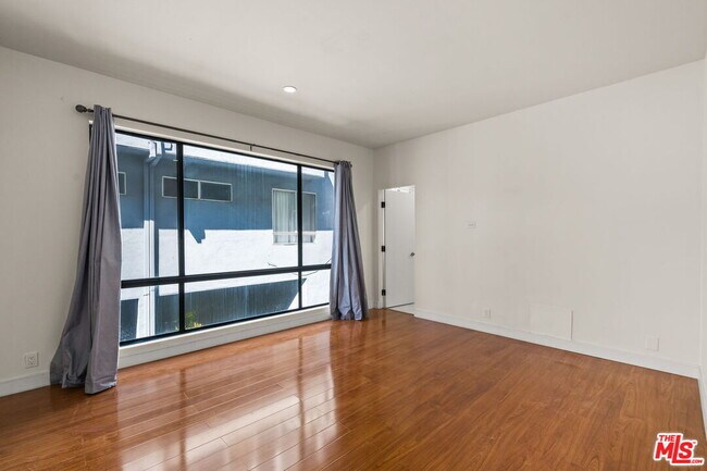 Building Photo - 1210 Kings Rd