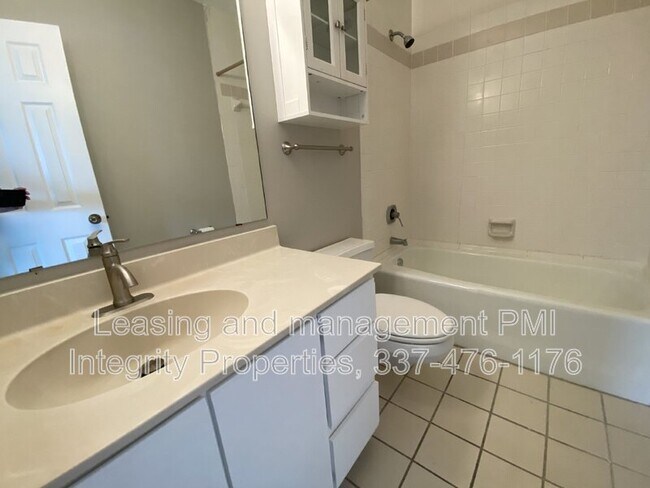 Building Photo - 11550 Southfork Ave