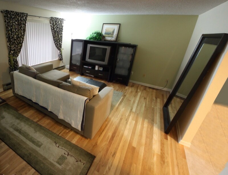 Building Photo - 1014 208th Ave NE