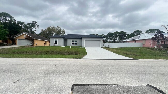 Building Photo - GORGEOUS Bedroom, 2 Bathroom Home in Palm Bay!!