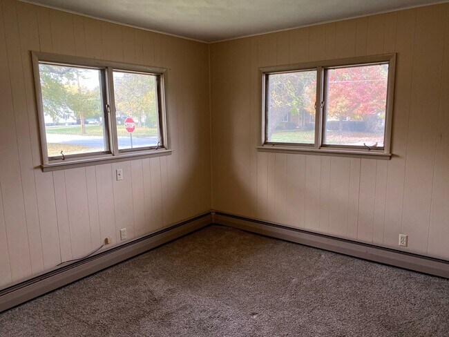 Building Photo - 504 E Main St