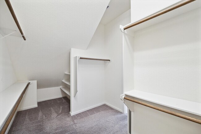 Building Photo - 1535 Giles Dr