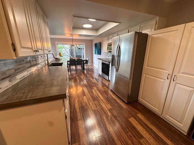 Building Photo - Rare Kirkland Condo on the Juanita Waterfront! Available August 1st, 2026!