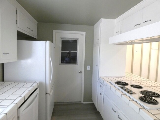 Building Photo - *Available NOW  in Whittier!*