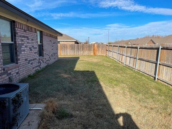 Building Photo - 504 Karey Dr