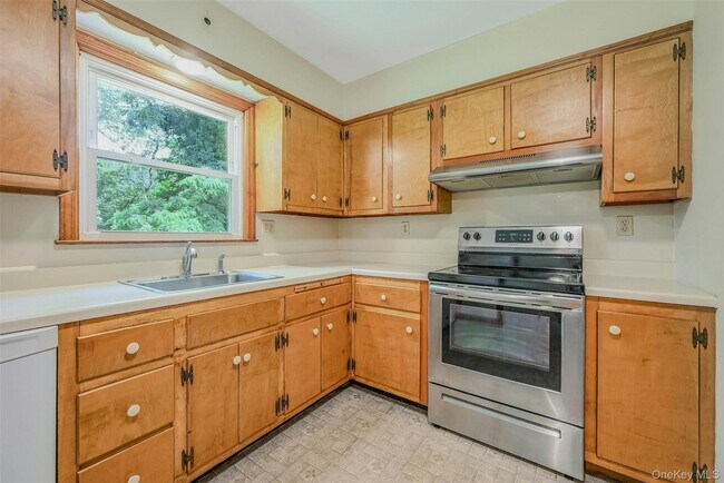 Building Photo - 33 Chestnut St