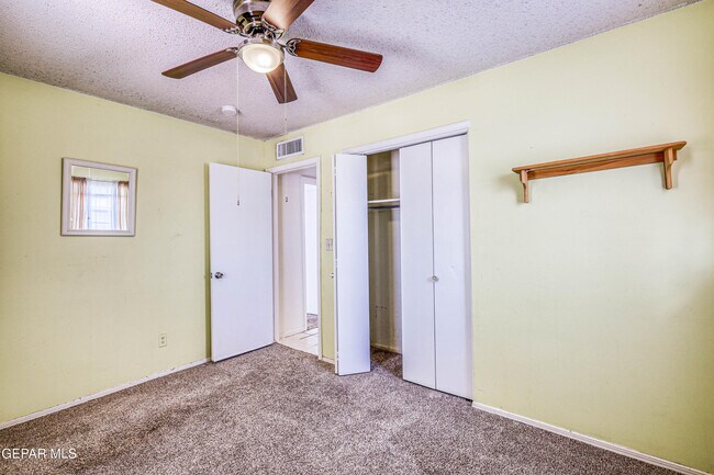 Building Photo - 3008 Gaston Dr