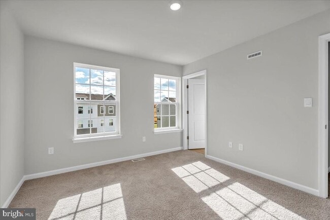 Building Photo - 220 Sandy Rdg Rd