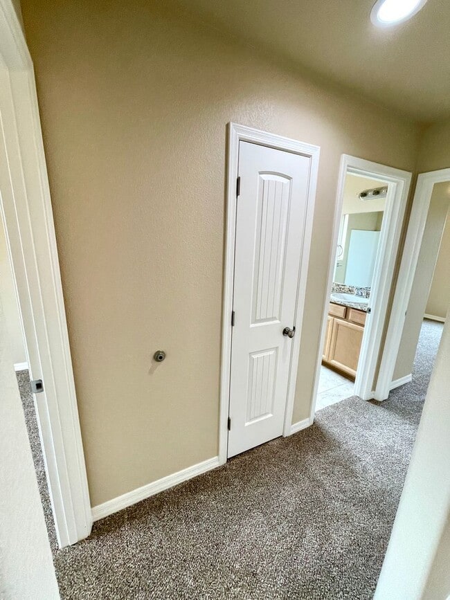 Building Photo - Built in 2024, 3 bedroom, 2 bathroom home located in Golden Valley, AZ