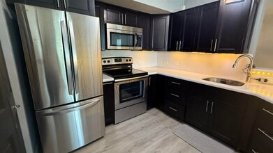 Building Photo - 208 Villa Cir